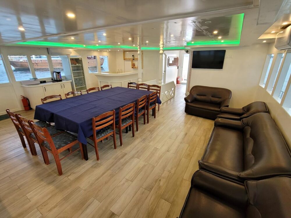 Affordable Liveraboard : Private Charters for Surfing, Diving & Custom Trips - Imagen 19
