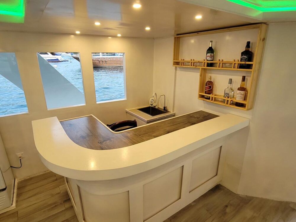 Affordable Liveraboard : Private Charters for Surfing, Diving & Custom Trips - Imagen 13