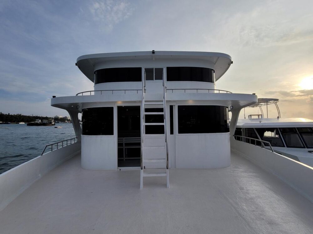 Affordable Liveraboard : Private Charters for Surfing, Diving & Custom Trips - Imagen 12