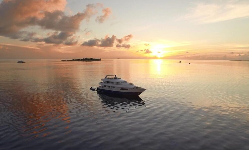 Luxury Yacht Charter in Maldives: Premium Vessels & Custom Experiences - Imagen 12