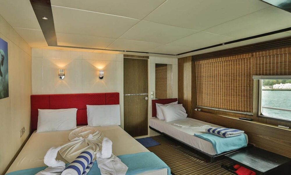 Luxury Yacht Charter in Maldives: Premium Vessels & Custom Experiences - Imagen 11