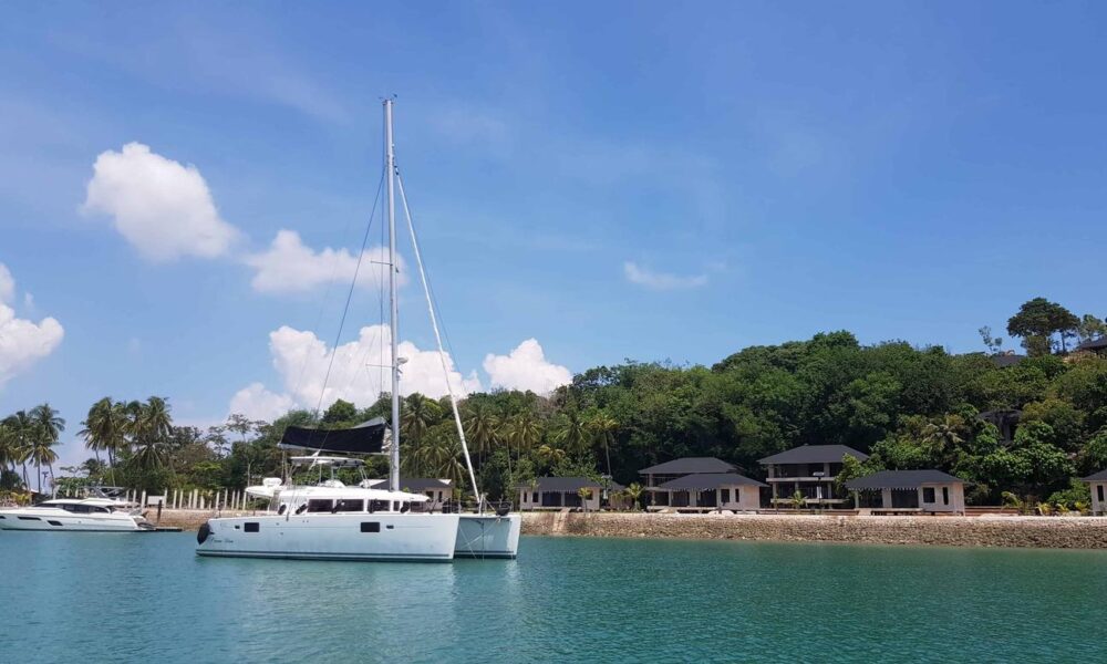 Lagoon 450 Memorable Cruising Experience in Singapore Strait!