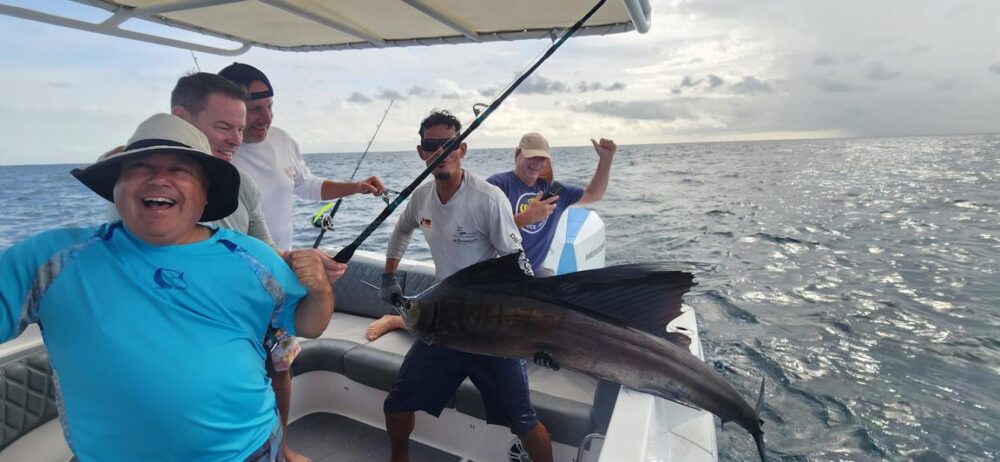 Todomar 38' Boat Fishing Charter in Panama City - Private Tours for 15 Passengers