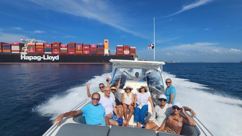 Todomar 38' Boat rental in Panama City, Panama