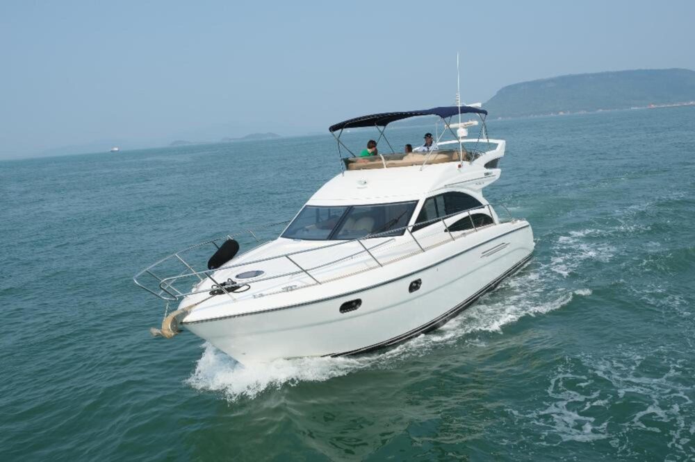 Luxurious Day Trip Charter on a 44' Yacht at Setonaikai, a breathtaking Nature. - Image 2