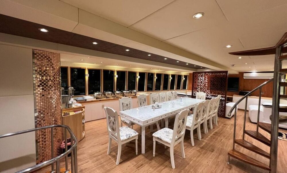 Luxury Yacht Charter in the Maldives: Explore Paradise with Private Superyacht Rentals - Image 5