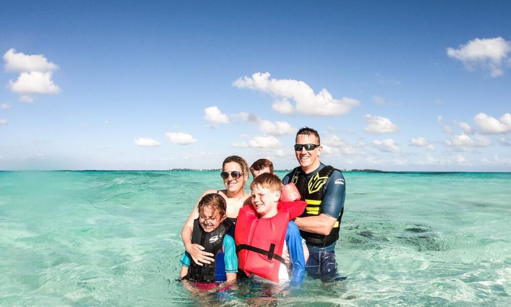 Cobalt R5 Bowrider Boat Rental In George Town, Cayman Islands - Image 18