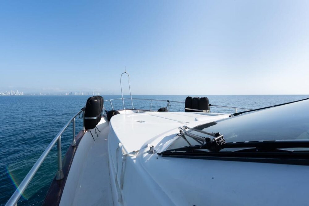 73ft Astondoa Premium Yacht at Affordable Rate - Image 9