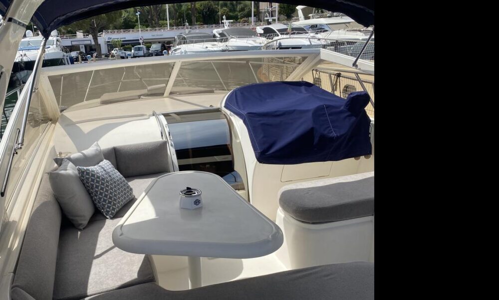 Luxury Princess V40 Motor Yacht Charter in Beaulieu-sur-Mer - French Riviera - Imagen 9