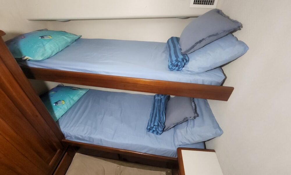 Fishing charter in a 46' private yacht Panama City, Panama - Image 25