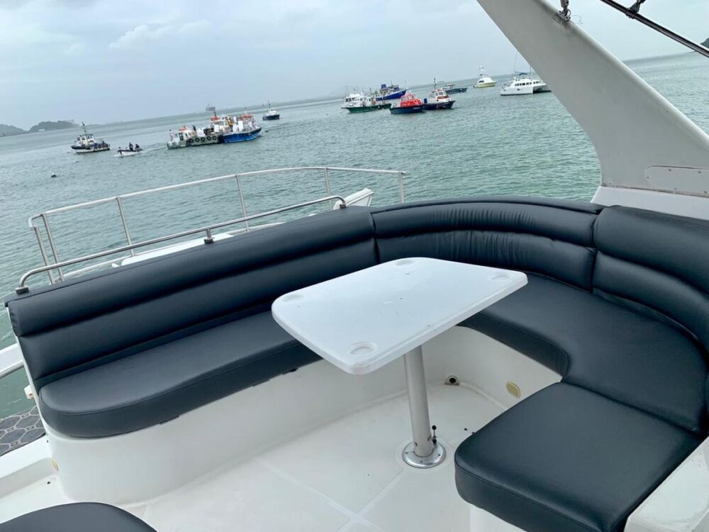 54' Carver Voyager | Great for Day Charter to Taboga | Panama City, Panama - Image 5