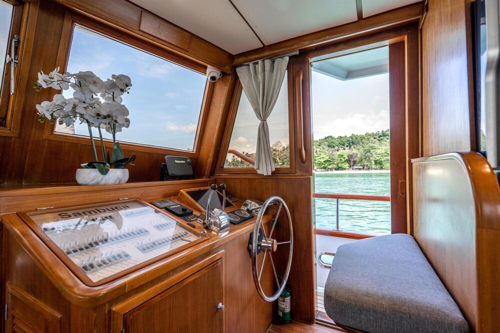 Grand Banks 53ft Yacht Charter in Phuket - Imagen 12