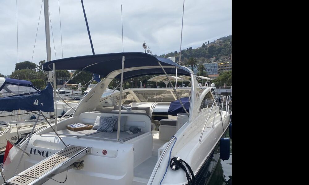 Luxury Princess V40 Motor Yacht Charter in Beaulieu-sur-Mer - French Riviera - Imagen 8