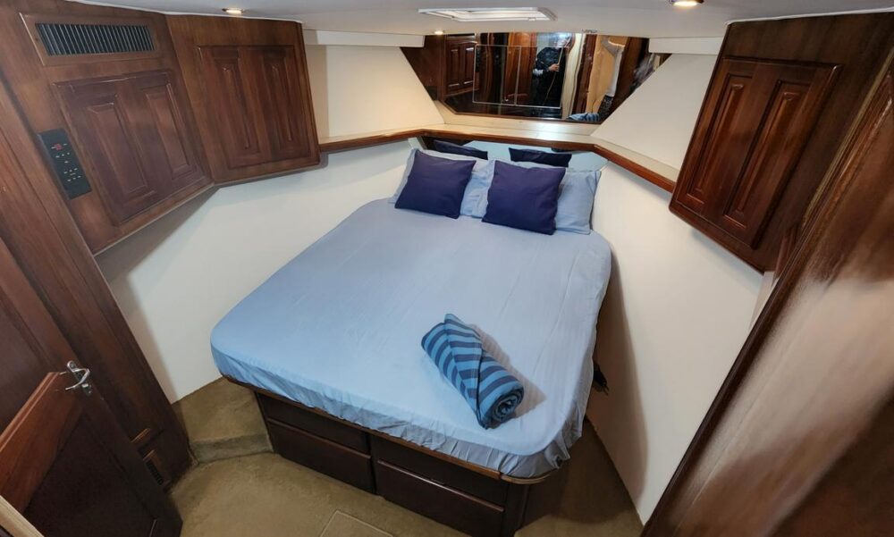 Fishing charter in a 46' private yacht Panama City, Panama - Image 24