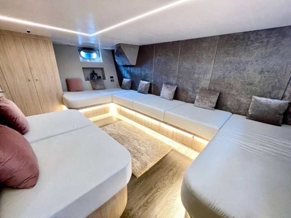 Luxury Yacht Rental Pattaya - 110ft Bliss Superyacht with Captain & Water Toys - Imagen 13