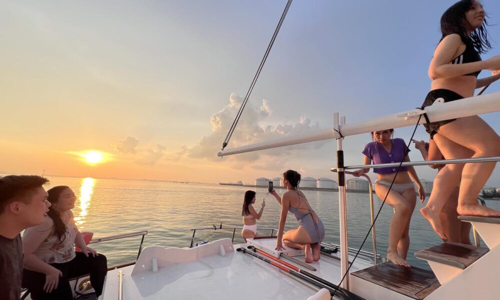Luxury Grand Banks 42 Yacht Charters in Singapore with Professional Captain - Image 13