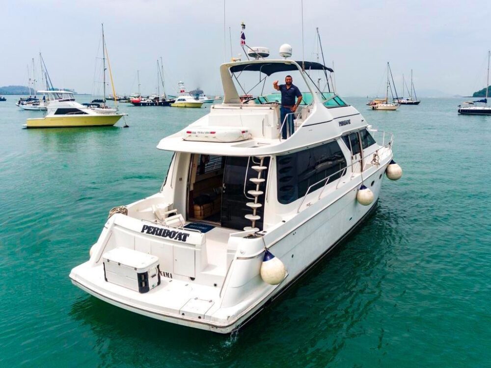 54' Carver Voyager | Great for Day Charter to Taboga | Panama City, Panama - Image 3
