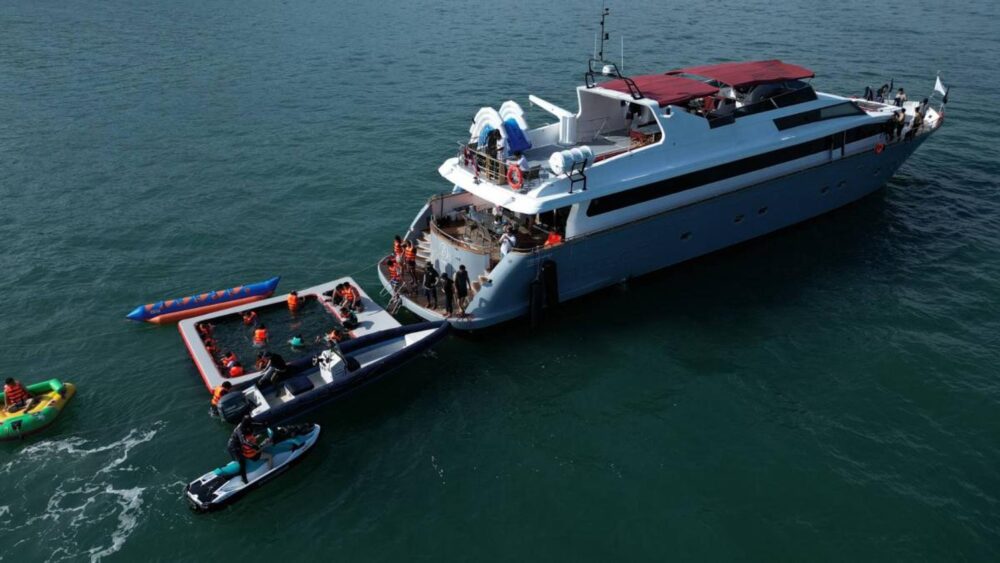 Luxury Yacht Rental Pattaya - 110ft Bliss Superyacht with Captain & Water Toys - Imagen 14