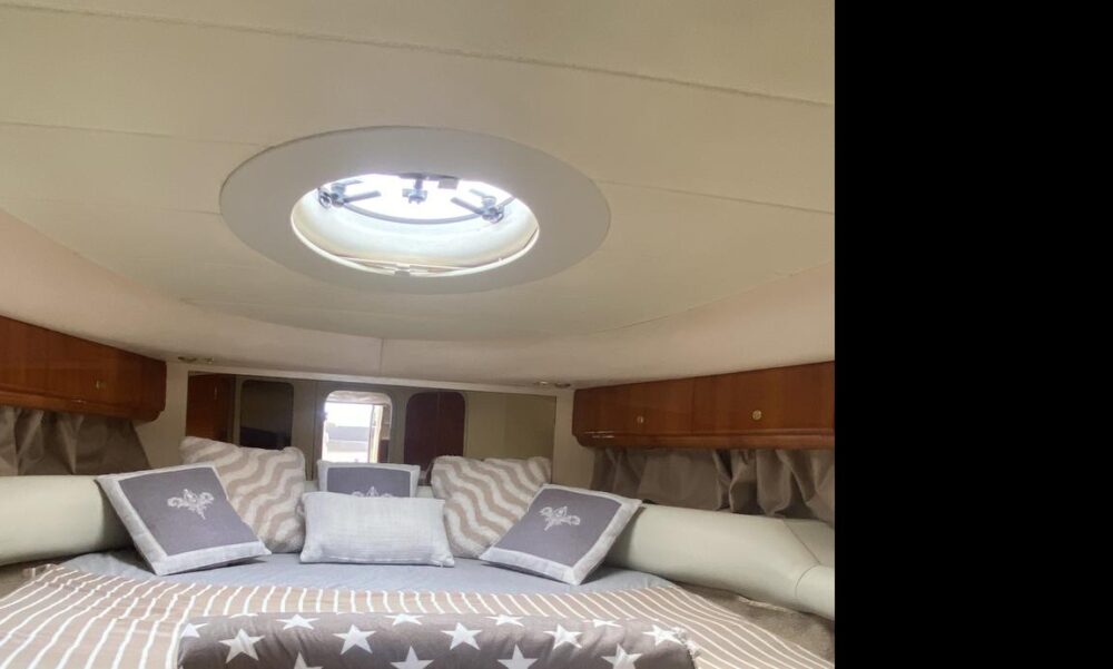 Luxury Princess V40 Motor Yacht Charter in Beaulieu-sur-Mer - French Riviera - Imagen 5