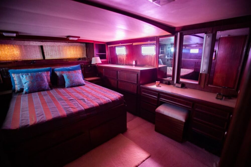 Hatteras 58' Luxury Yacht - Image 5