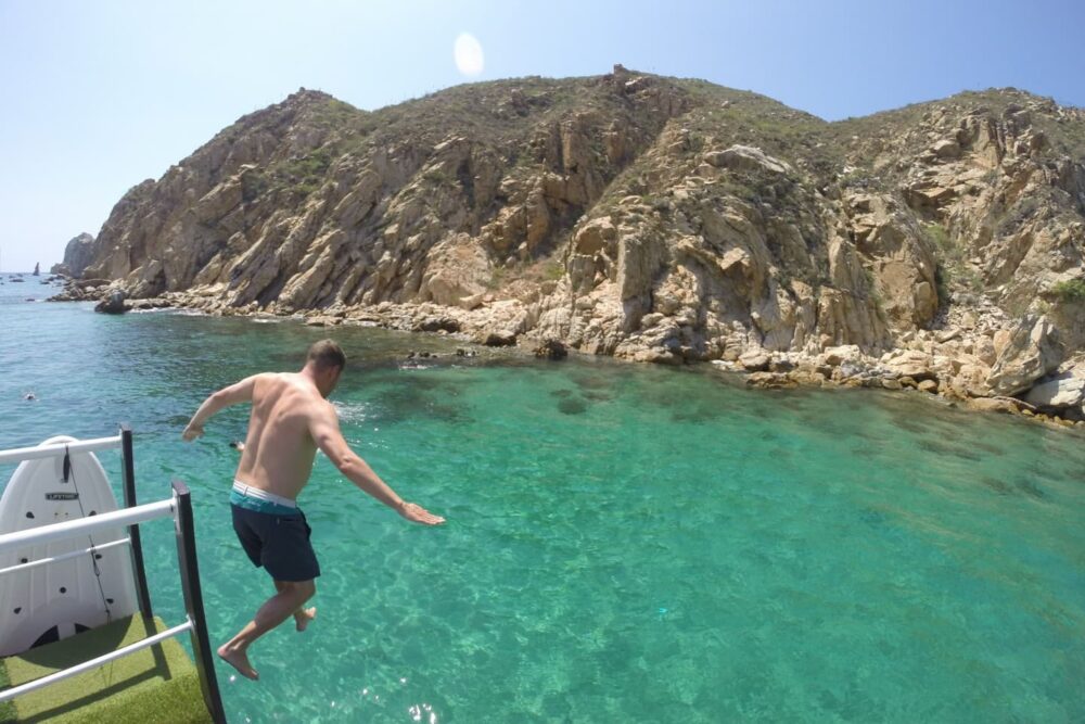 Private Boat Tour, Snorkel, SUP, and Fun Water Mat 12 pax - Imagen 4