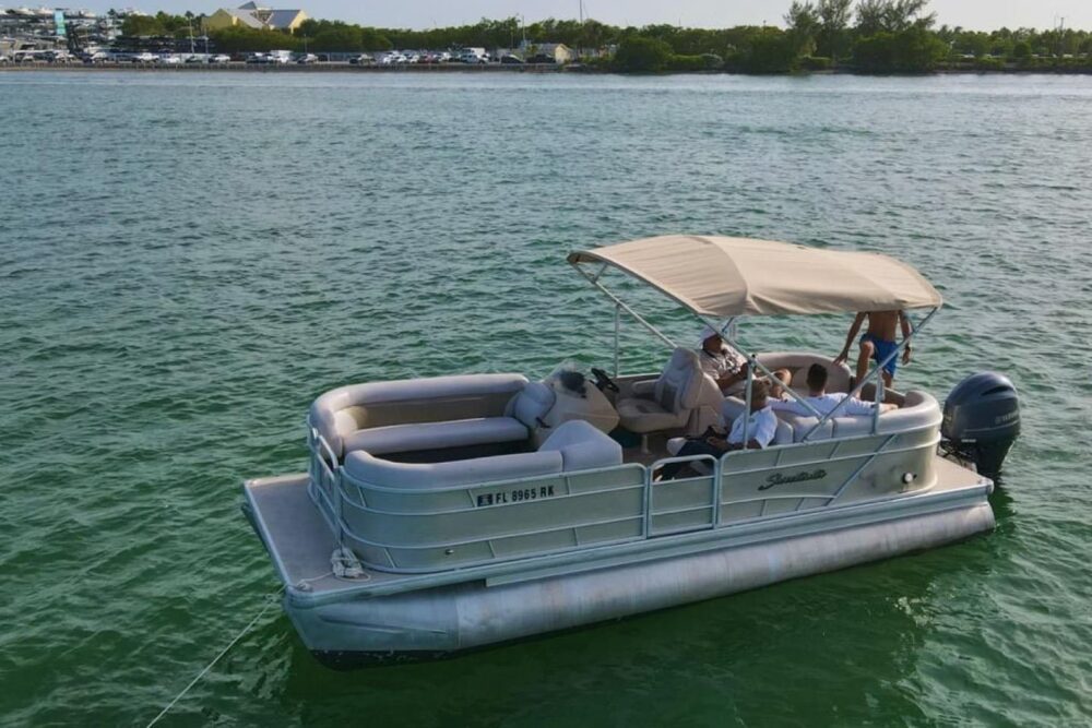 28ft Pontoon Yacht - 5 Hours - Imagen 2