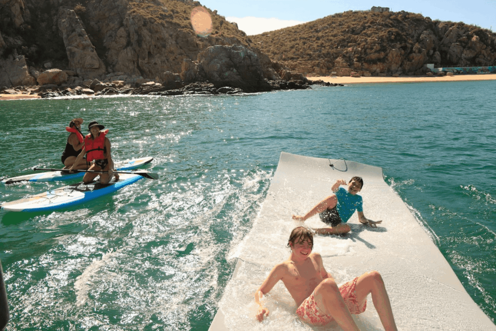 Isla Manta VIP, stand-up paddleboards, snorkel gear, and a water mat, 25 pax - Image 5
