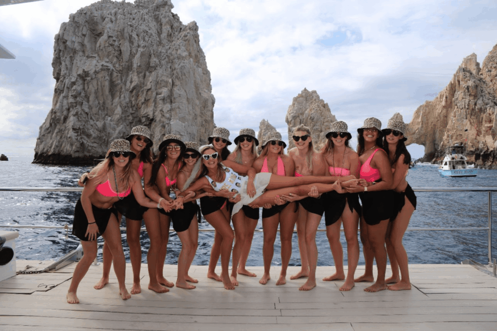 Isla Manta VIP, stand-up paddleboards, snorkel gear, and a water mat, 25 pax - Image 2