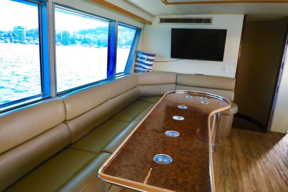 80ft Hatteras Private Yatch 40 passengers for rent in amazing Acapulco, Mexico - Image 8