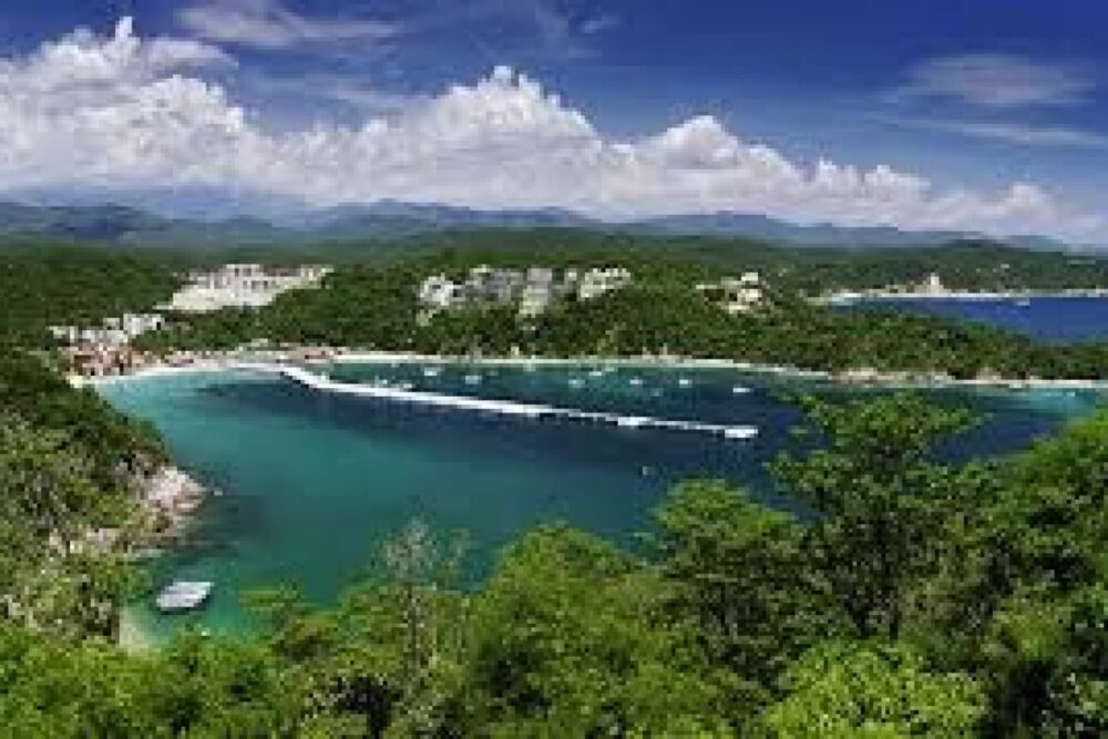 Private 7 Bays Cruise in Huatulco Mexico - Image 2