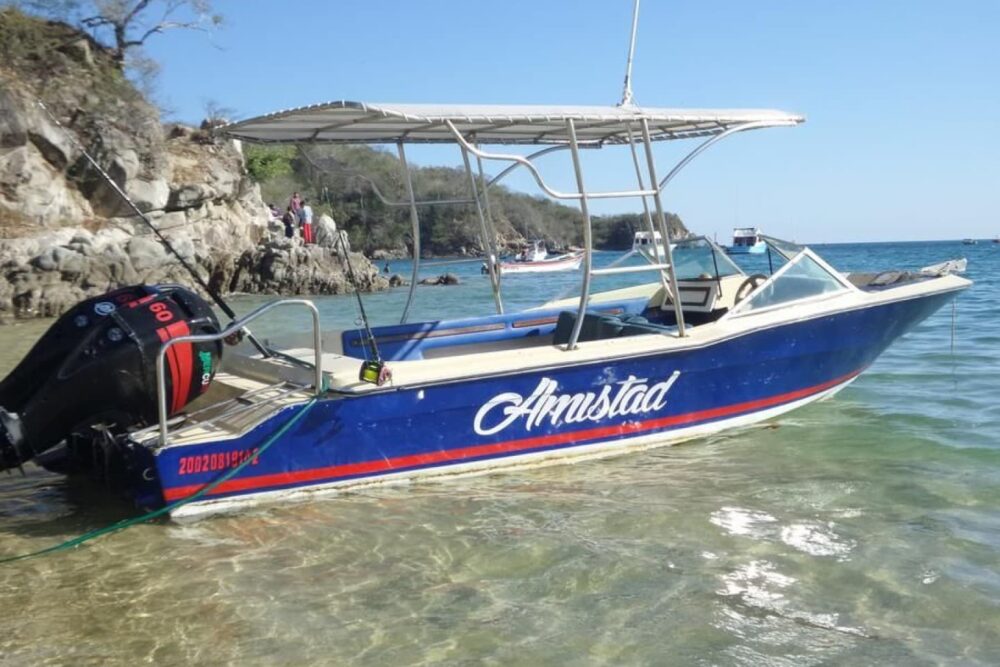 Private 7 Bays Cruise in Huatulco Mexico
