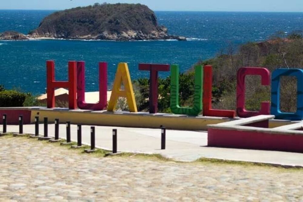 Private 7 Bays Cruise in Huatulco Mexico - Image 3