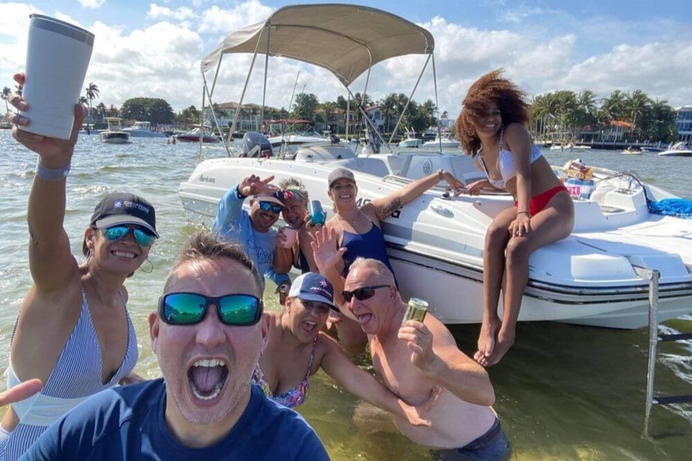 Great for a day at the sandbar! 2017 Hurricane SS188 - Imagen 4