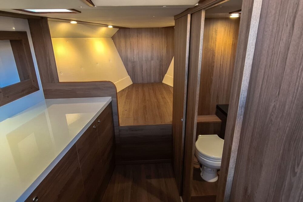 Colnago 45 - Luxury Private Speedboat Tour from Hvar - Image 2