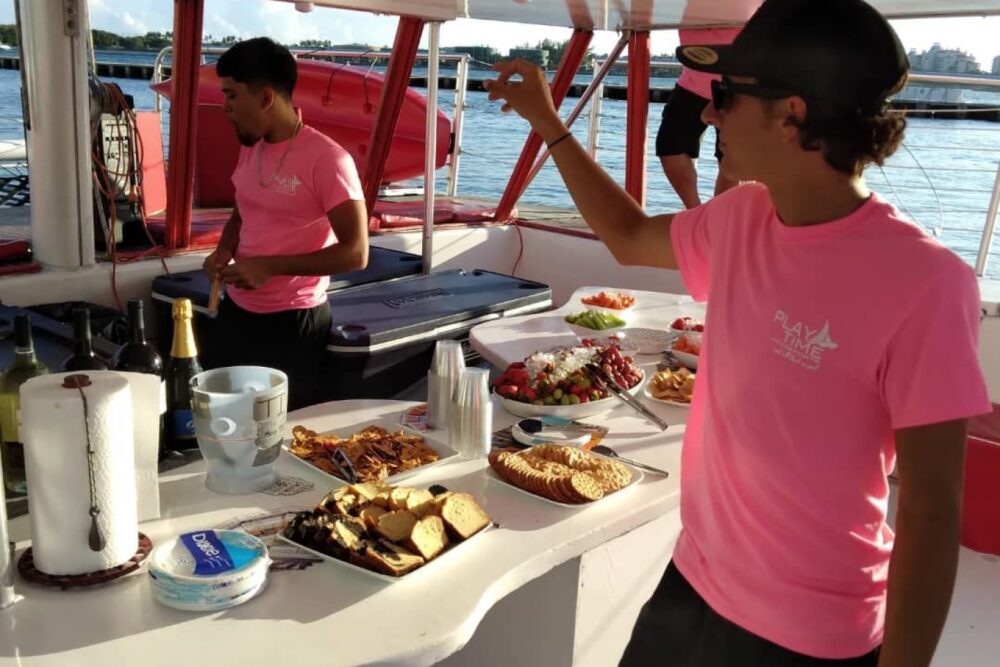 Great White 49' Catamaran with Island BBQ Option - Imagen 3