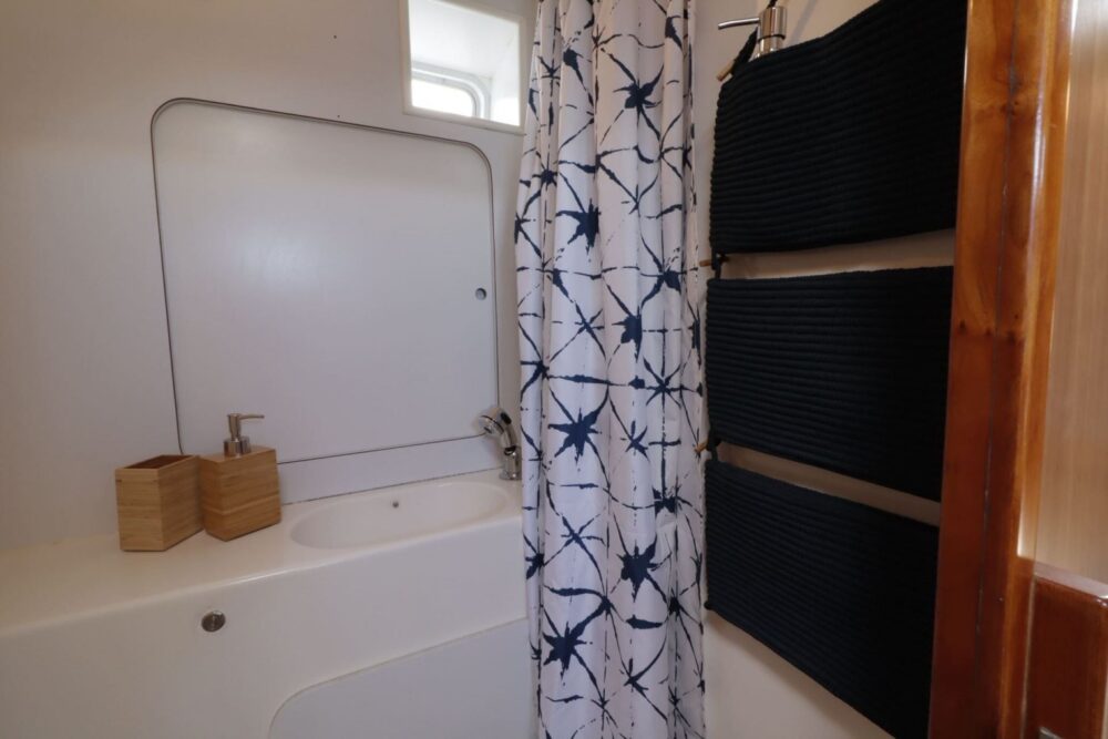 Come sail with us - Image 11
