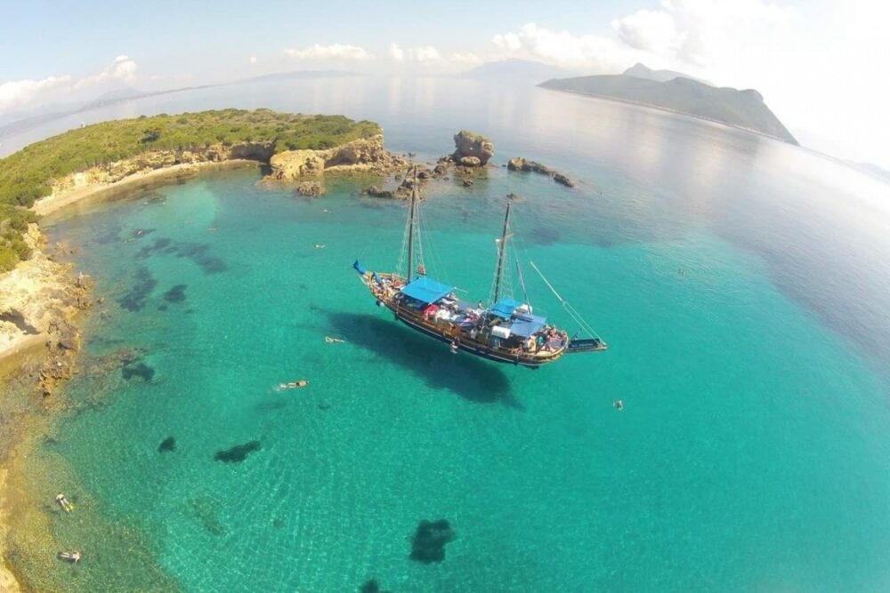 Traditional Wooden Boat - Private Charter - Imagen 5
