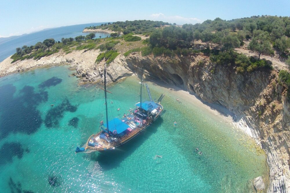 Traditional Wooden Boat - Private Charter - Imagen 4