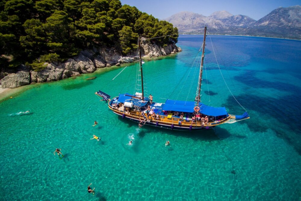 Traditional Wooden Boat - Private Charter