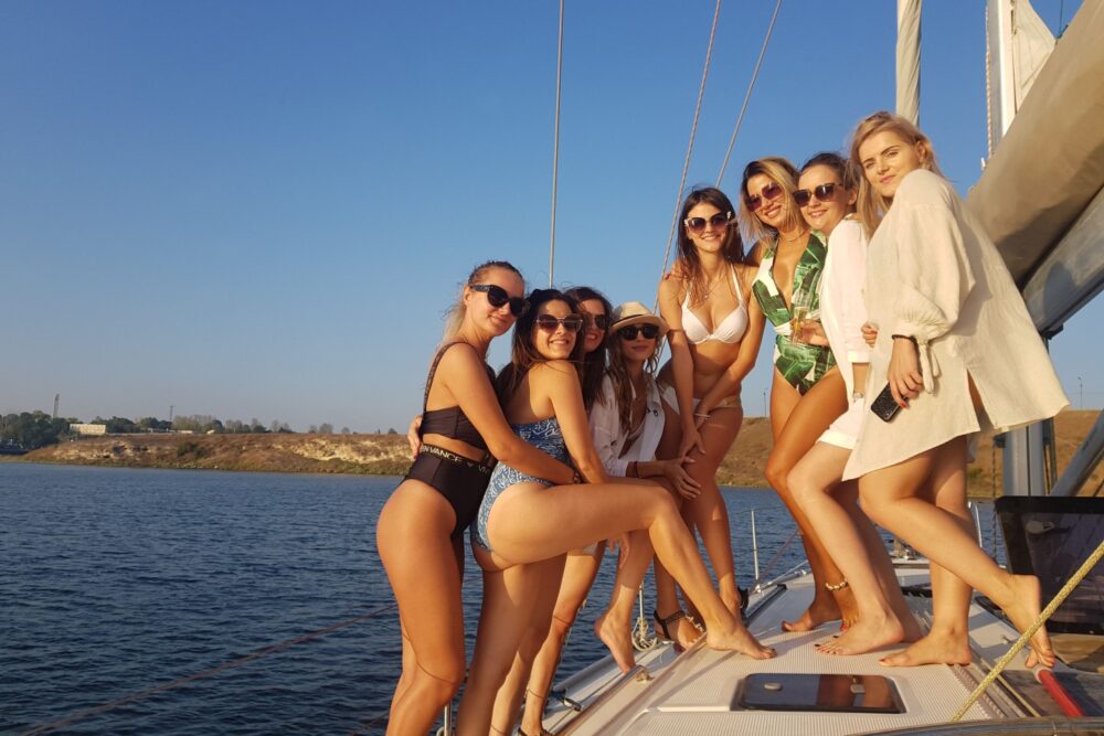 Bavaria 46 Luxury Yacht - Image 2