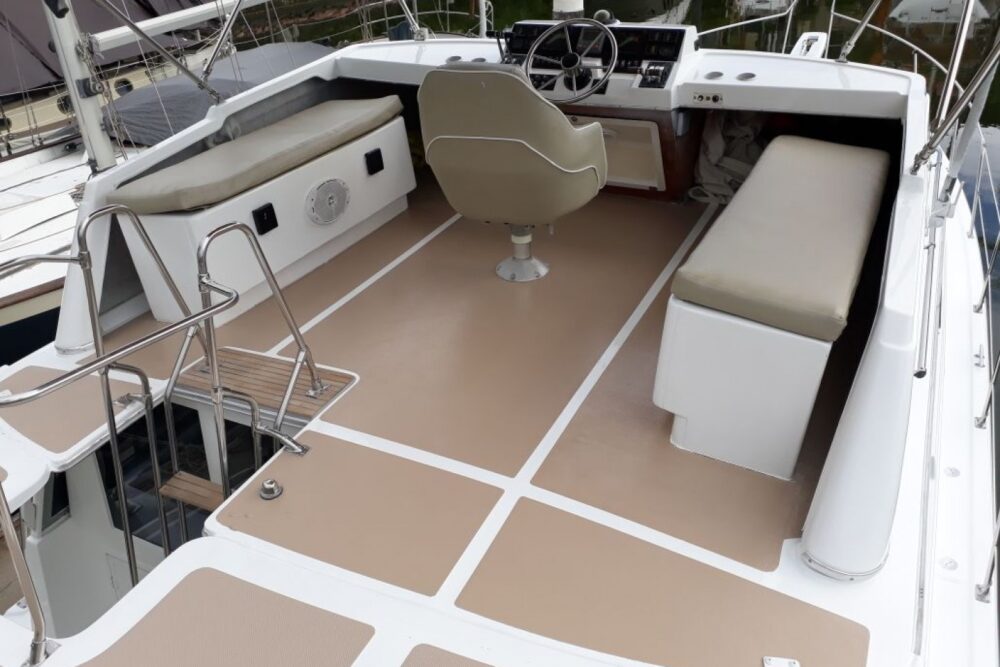 Bayliner 42 - Image 5