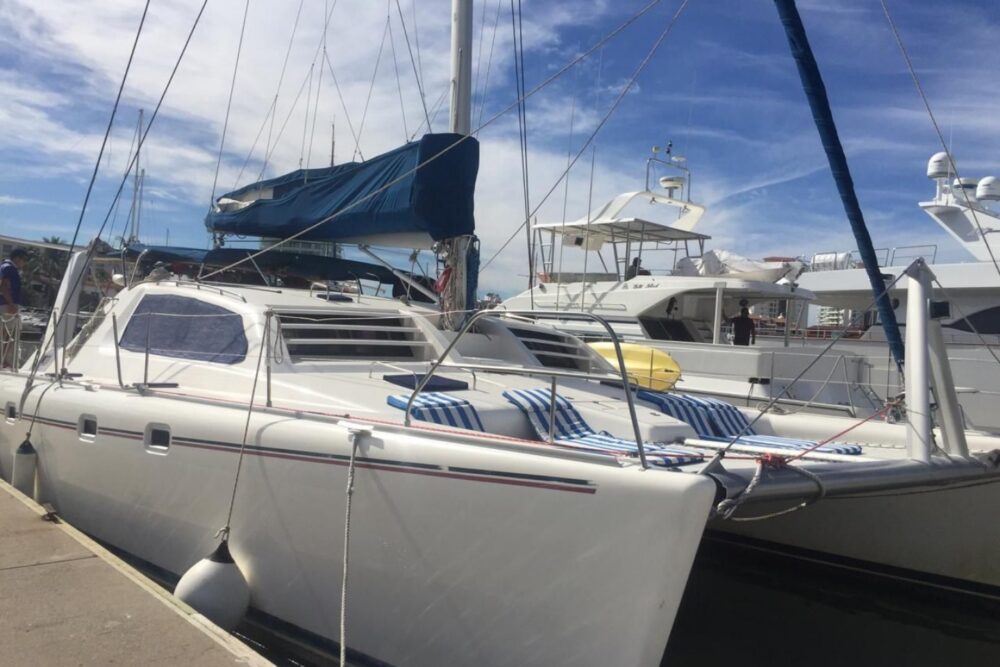 Catamarán Robertson 47 - Image 4