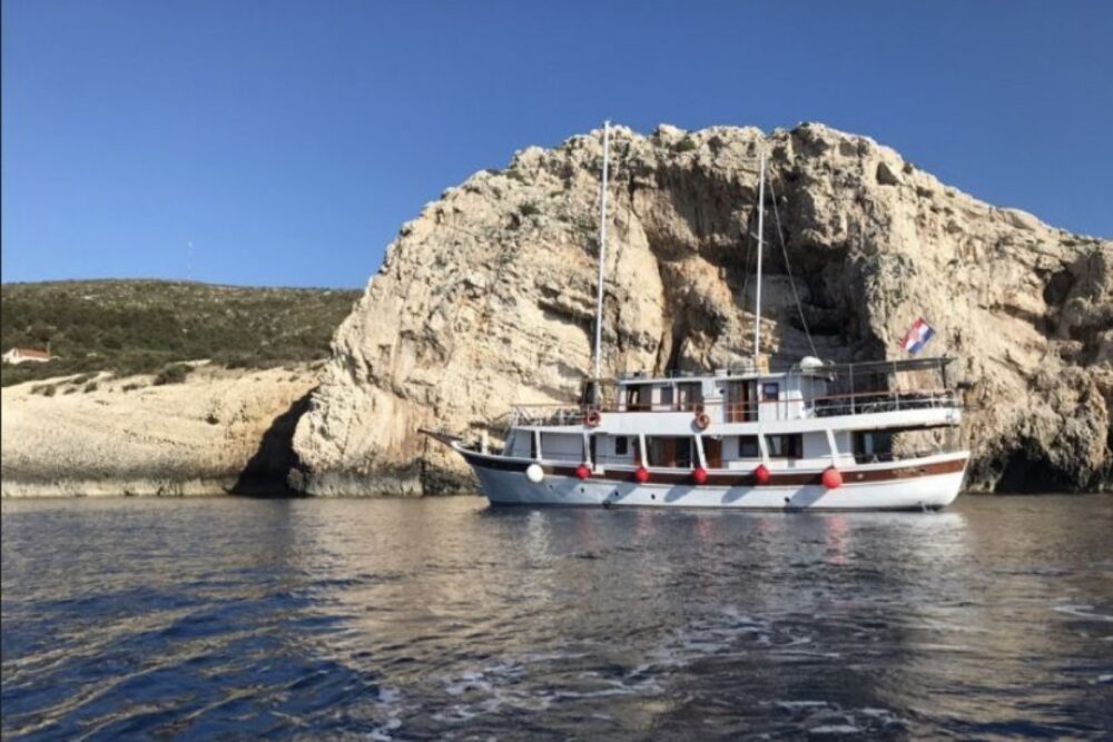 Vintage boat, sailing among Dalmatian cost.14 rooms with own wc/shower and AC - Imagen 16