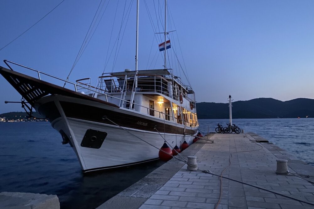 Vintage boat, sailing among Dalmatian cost.14 rooms with own wc/shower and AC - Imagen 6