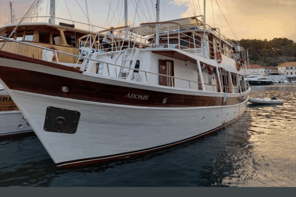 Vintage boat, sailing among Dalmatian cost.14 rooms with own wc/shower and AC - Imagen 3