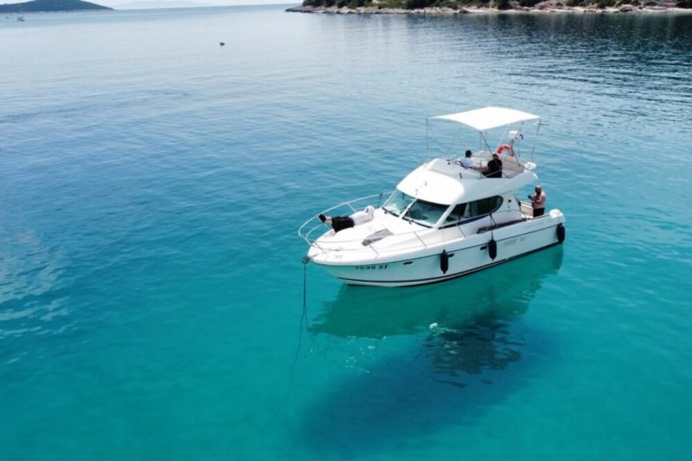 Luxury mini yacht