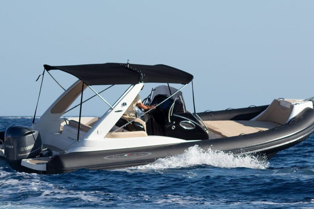 Boat rental Maestrale 740