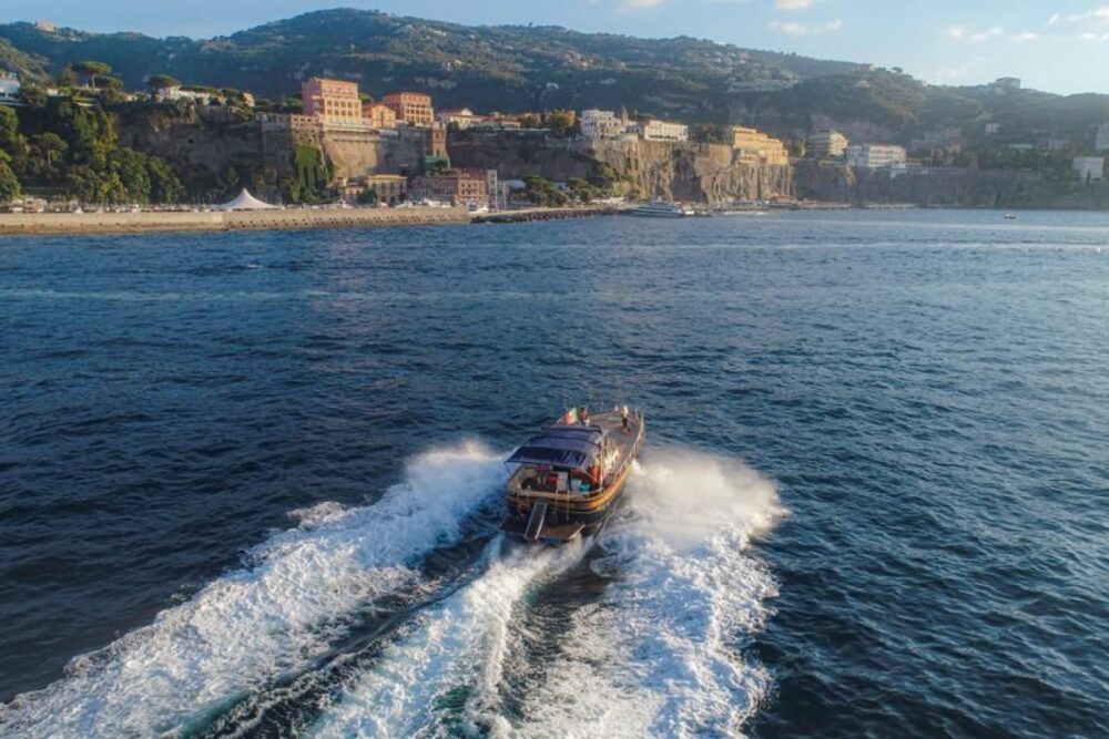 Private Experience to Capri Island or along the Amalfi Coast - Imagen 4