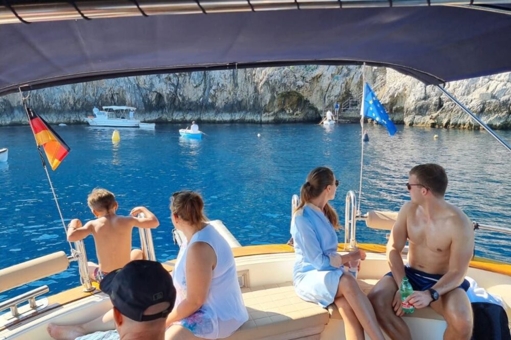 Private Experience to Capri Island or along the Amalfi Coast - Imagen 2