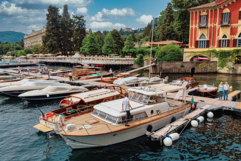 Unforgettable Lake Como experiences aboard a charming vintage motoryacht - Imagen 9